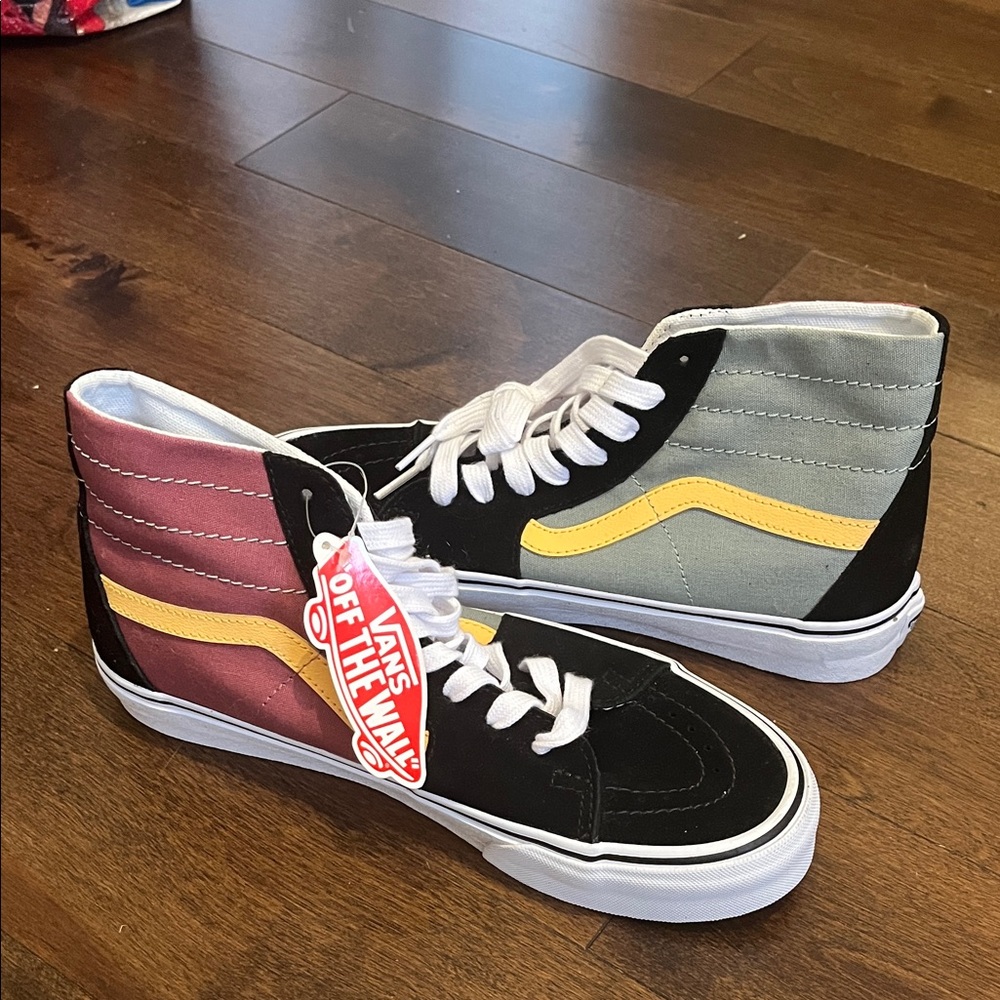 NWT Vans High-Top Sneakers Unisex